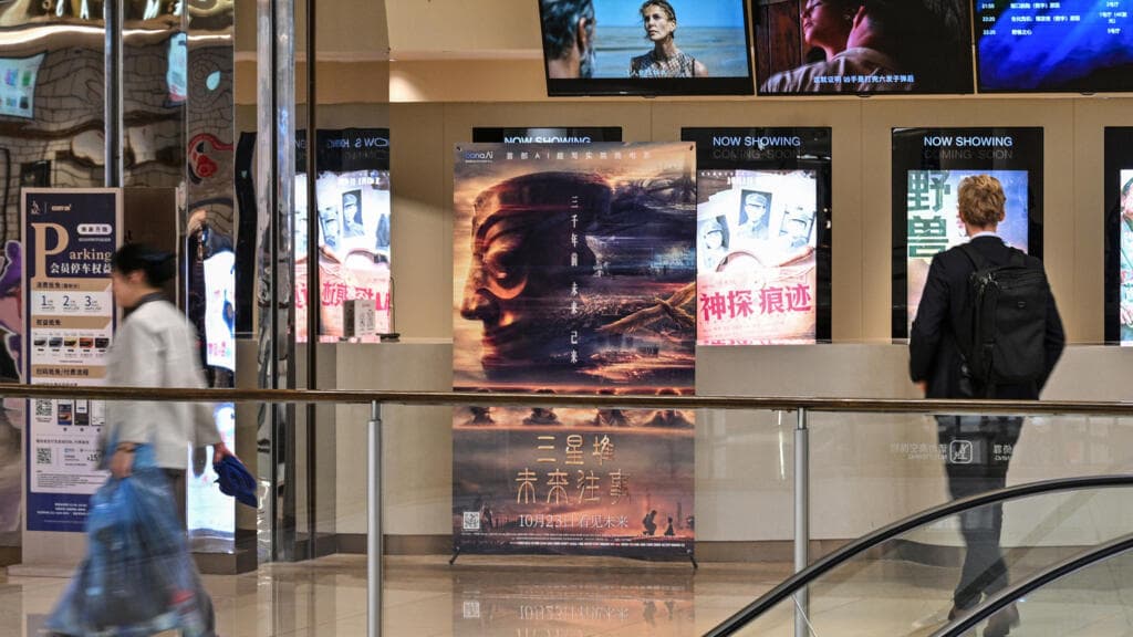 La primera película china hecha con IA llega a los cines con una tibia acogida
