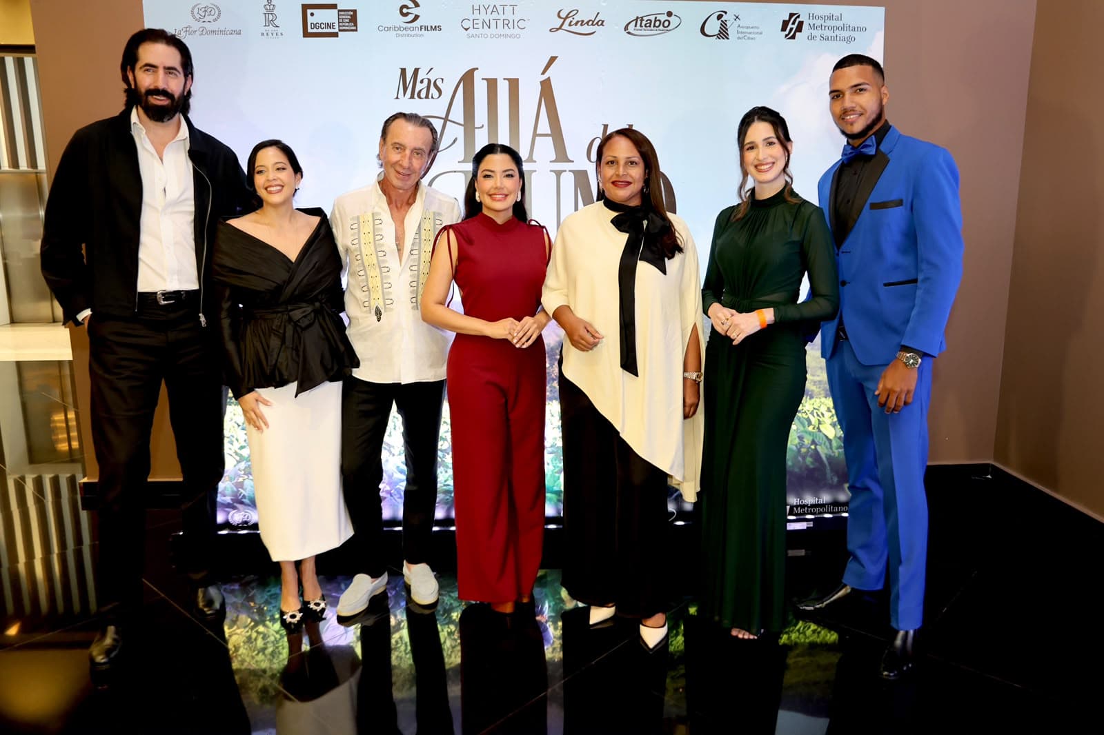 Documental “Más Allá del Humo” realiza gala premier resaltando impacto de la industria en la historia dominicana