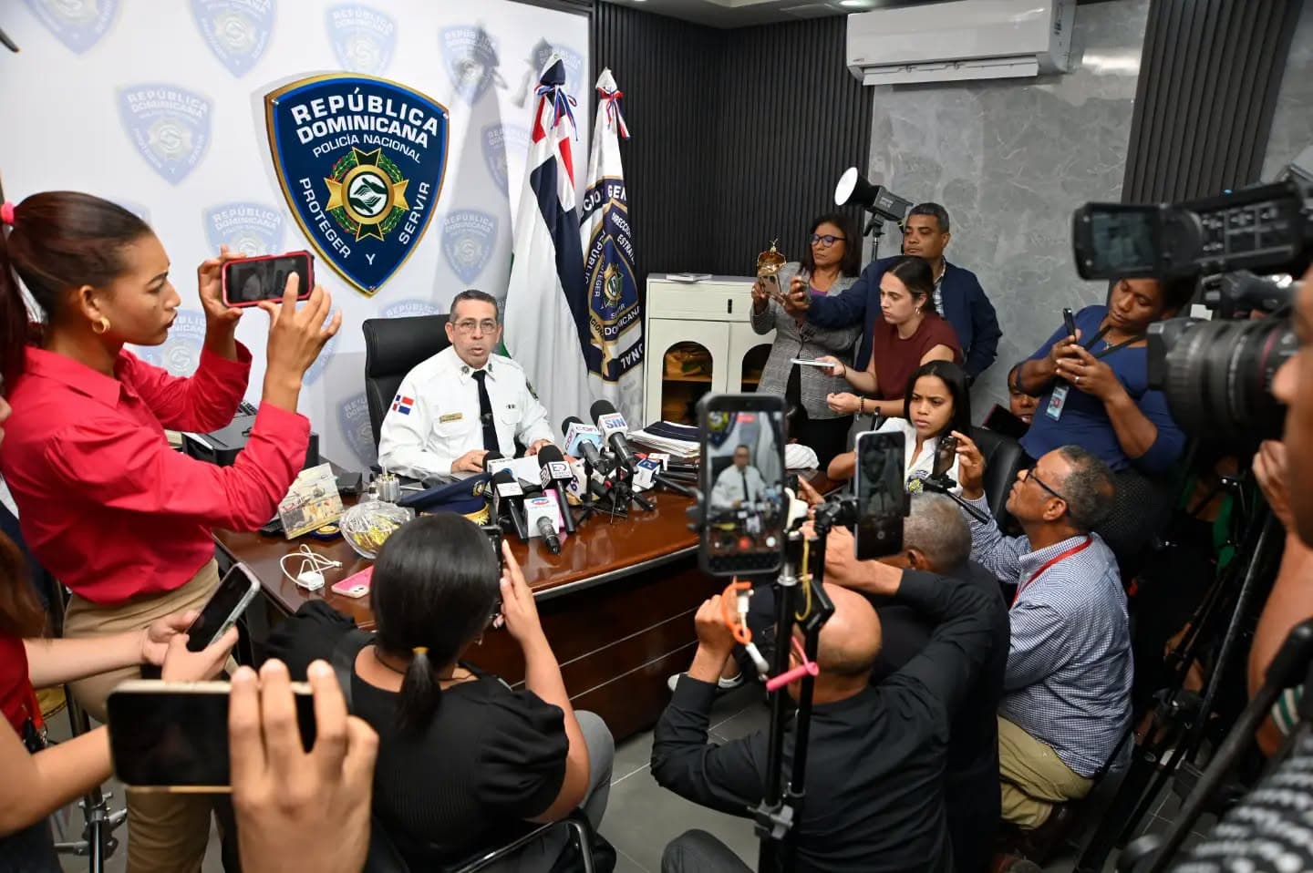 Policía entrevista a 10 personas por muerte de “Diddy Glow” y otra persona en Boca Chica