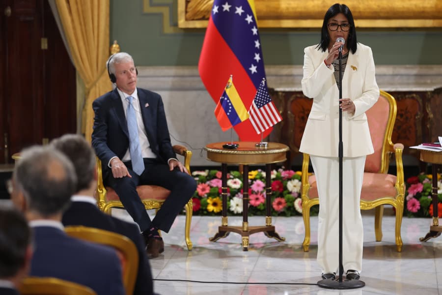 La presidenta encargada de Venezuela, Delcy Rodríguez, habla durante una reunión con el secretario de Energía de Estados Unidos, Chris Wright, este 2 de septiembre de 2026, en Caracas (Venezuela).
